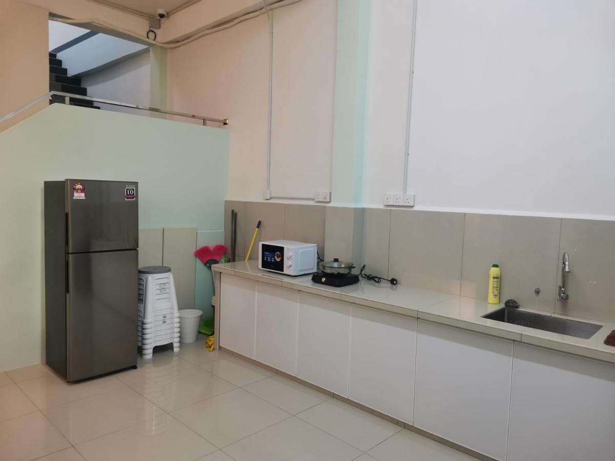 Color Mixed Home Hostel George Town Esterno foto