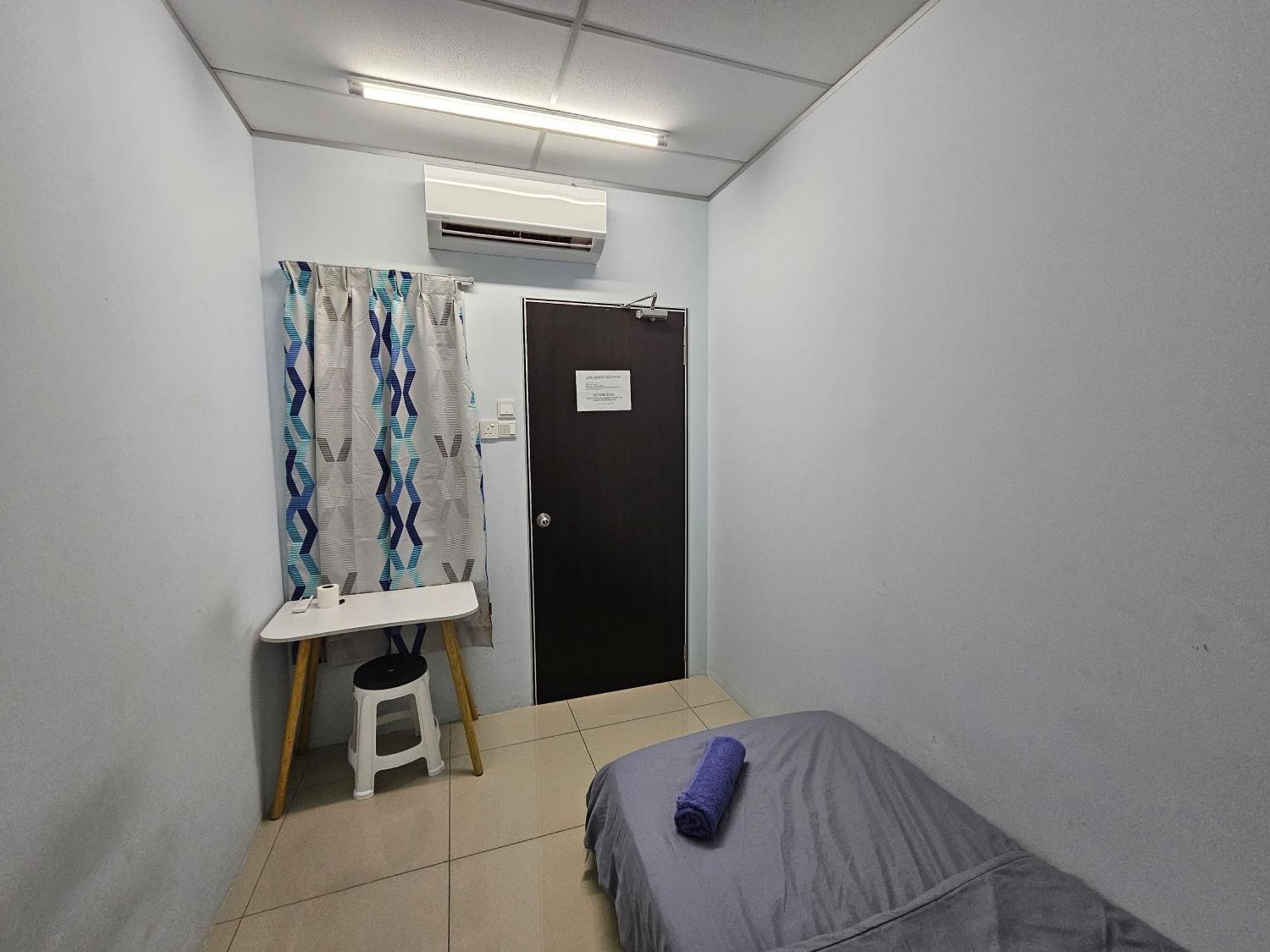 Color Mixed Home Hostel George Town Esterno foto