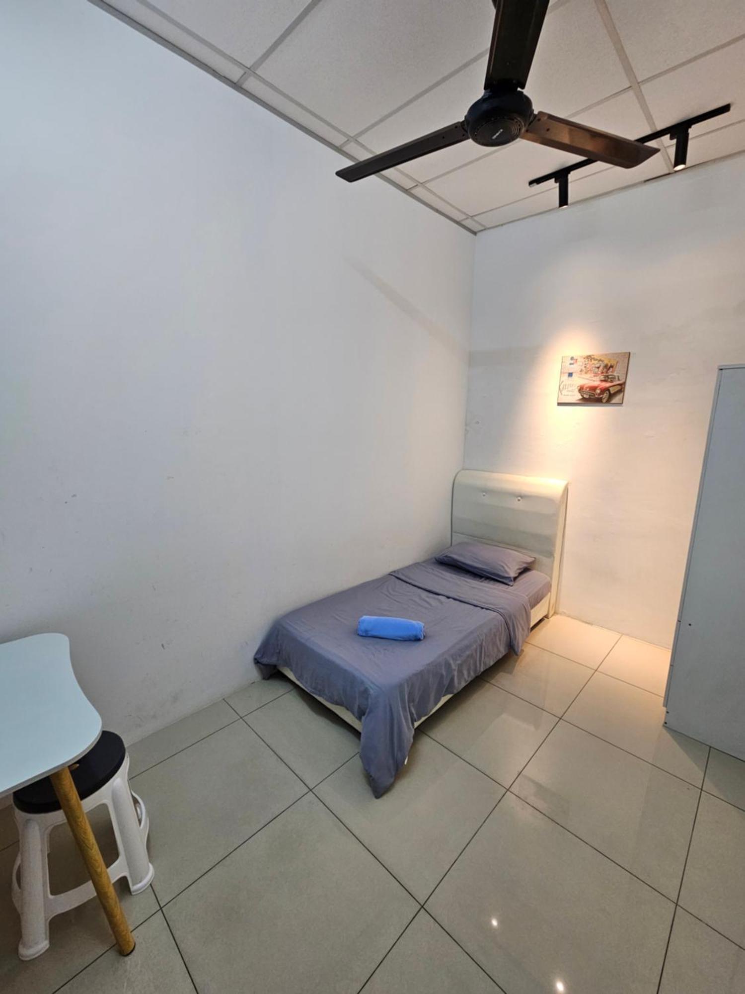 Color Mixed Home Hostel George Town Esterno foto