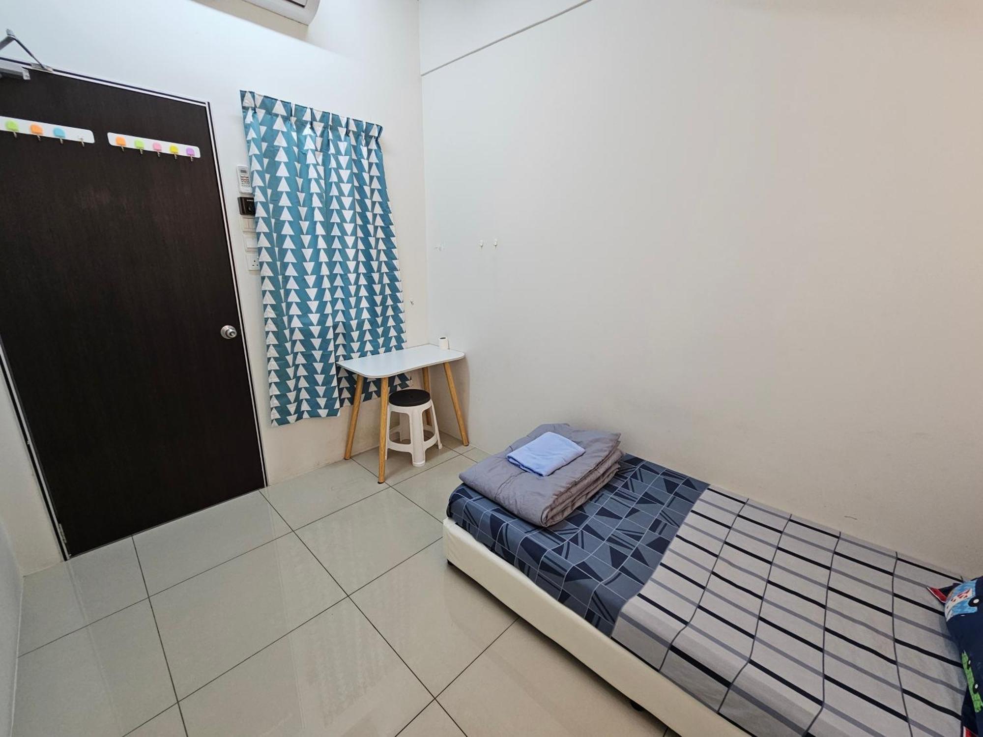 Color Mixed Home Hostel George Town Esterno foto