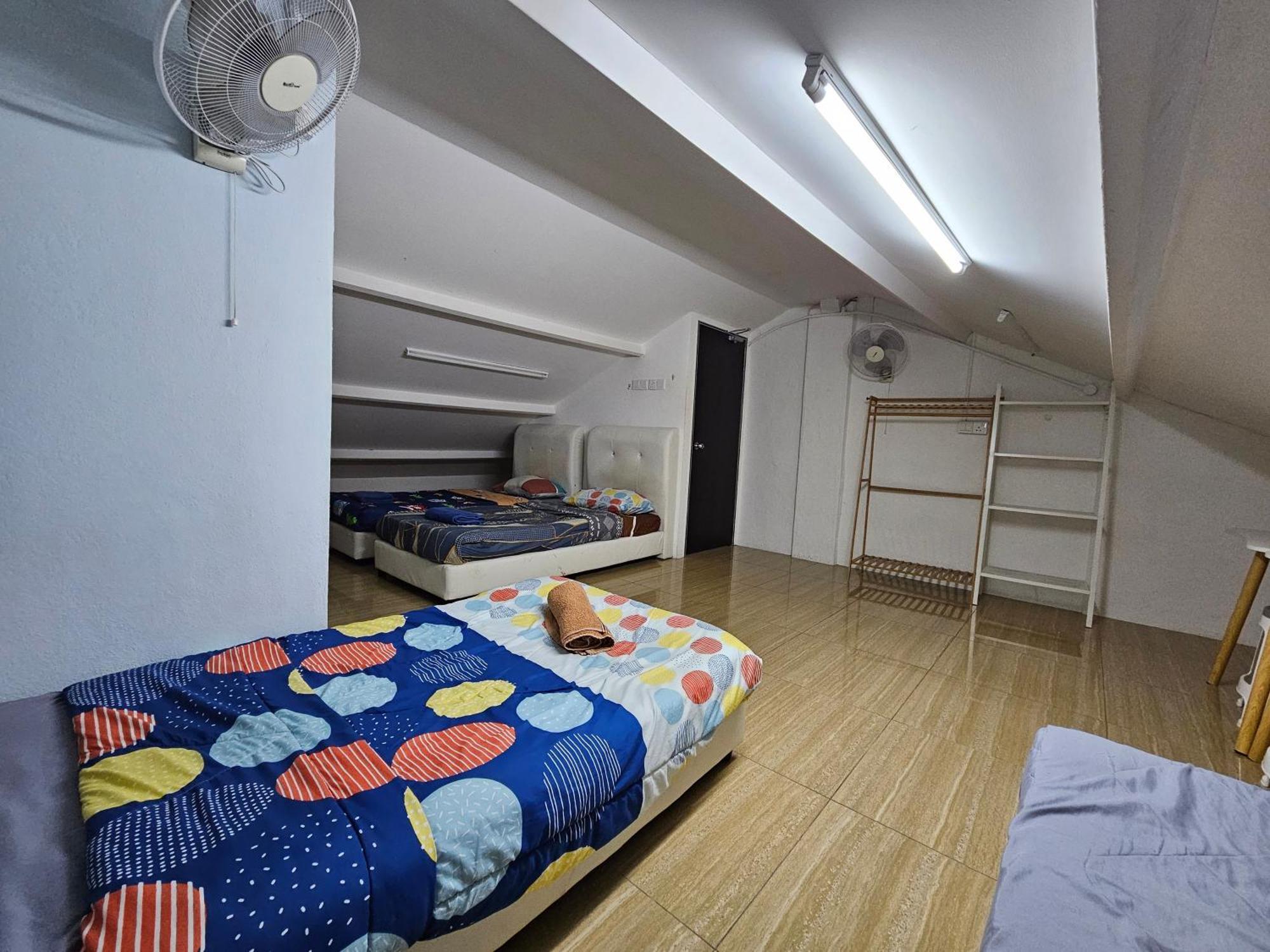 Color Mixed Home Hostel George Town Esterno foto