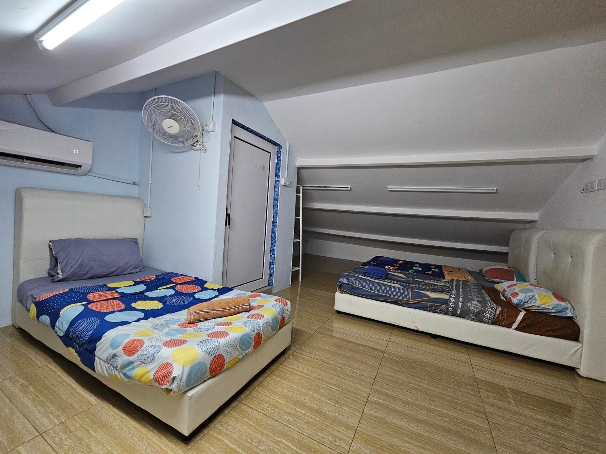 Color Mixed Home Hostel George Town Esterno foto