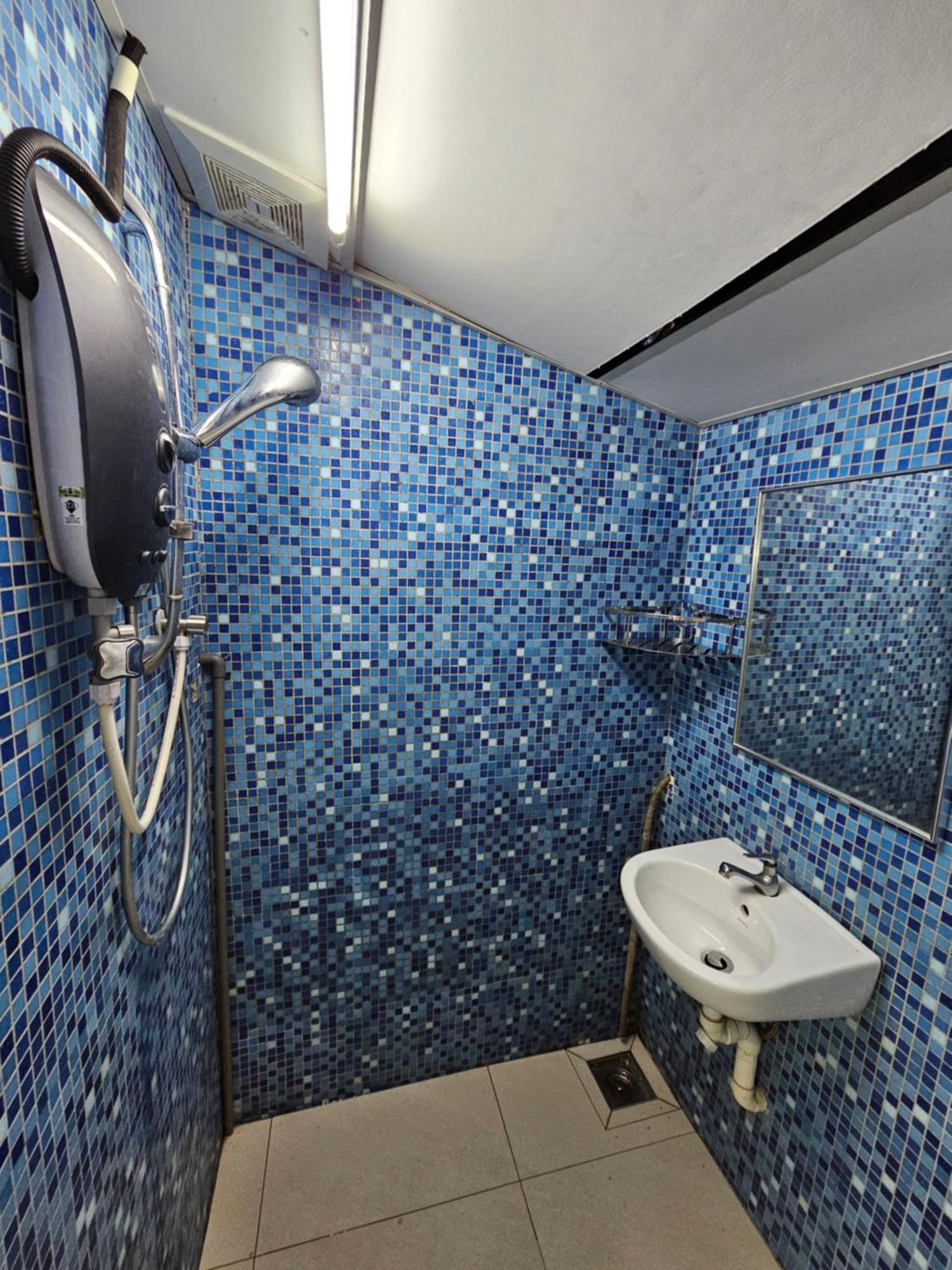 Color Mixed Home Hostel George Town Esterno foto